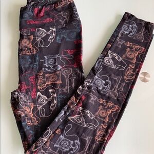 LuLaRoe OS Leggings with Retro Telephone Print